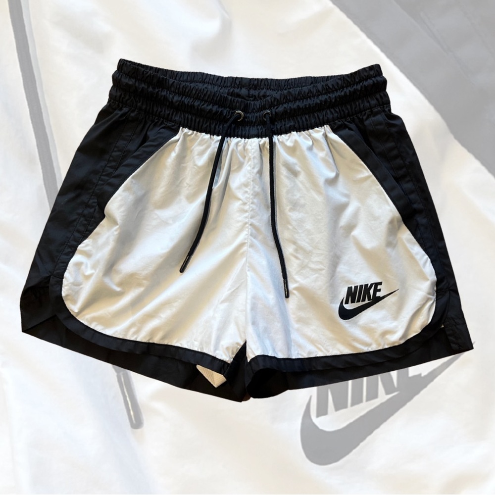 Nike Dri-FIT Style Black & White Colorblock
Athletic Shorts - Women's xs